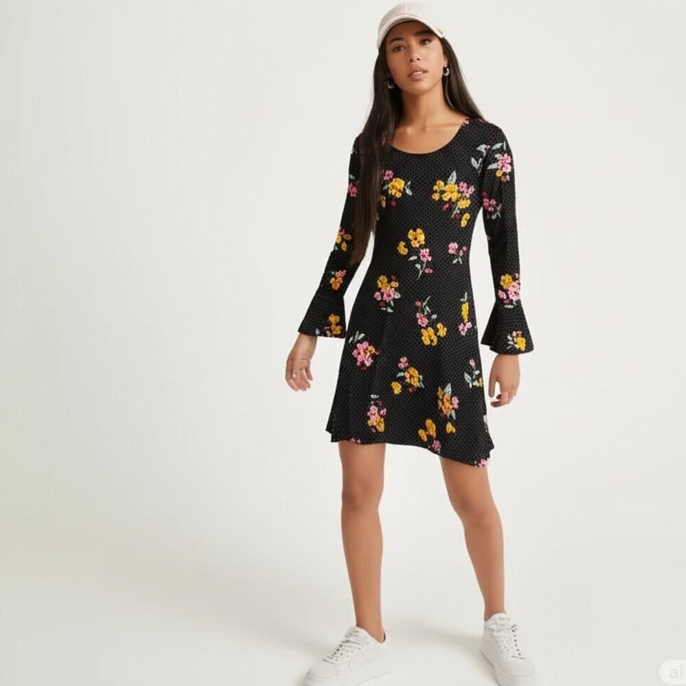 NEW Floral Mini Dress with Bell Sleeves & Polka
Dots - Boho Chic - Size Medium